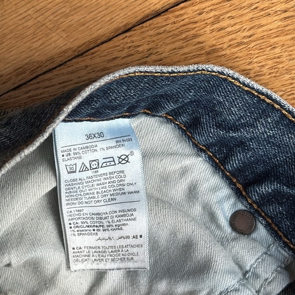 Old Navy Men’s 36x30 Distressed Straight Fit Jeans Medium Wash - Picture 12 of 12